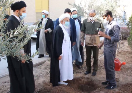 کلیپ کاشت نهال به مناسبت روز درختکاری توسط آیت الله ناصری