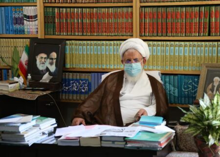 امام جمعه یزد: اولویت مسئولین رفع مشکلات معیشتی مردم باشد