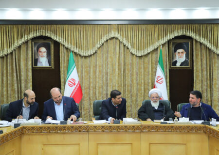 حضور آیت الله ناصری در جلسه بررسی و جمع بندی موضوعات و طرح های دومین سفر استانی دولت به یزد