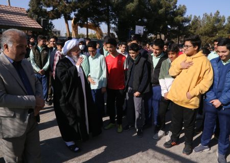 حضور نماینده ولی فقیه در استان یزد در جمع دانش آموزان دبیرستان شهید مرشد