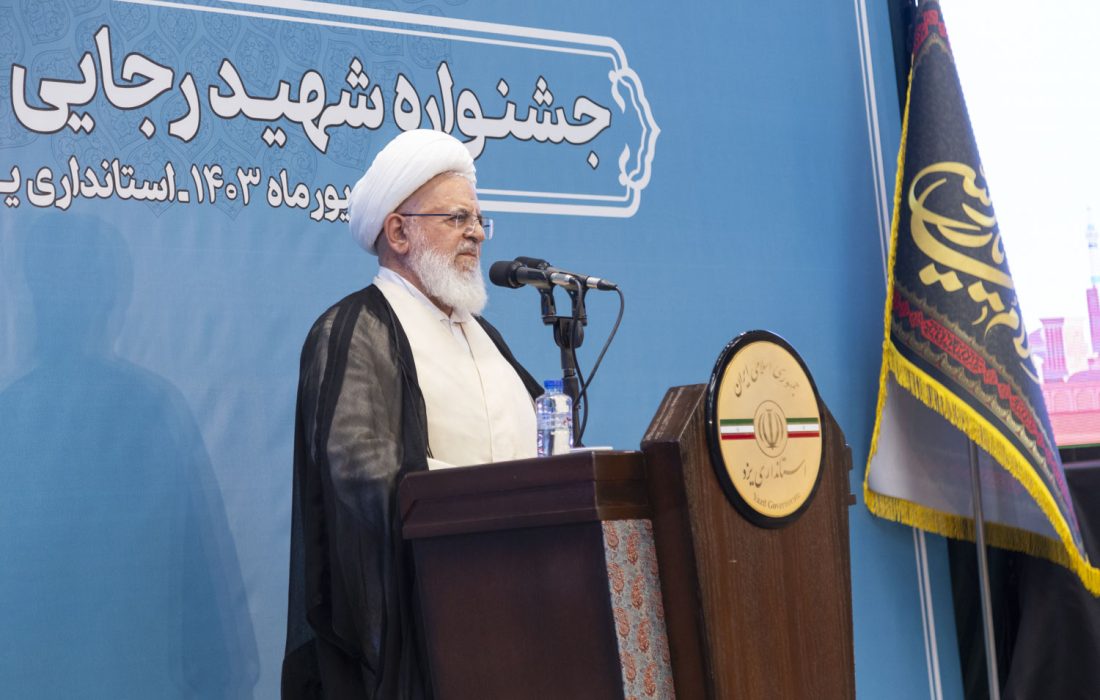 خدمت به مردم و کار برای رضای خدا سرلوحه کار تمام مسئولان باشد