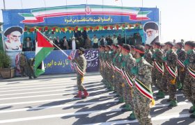 مراسم رژه نیروهای مسلح استان با حضور امام جمعه یزد