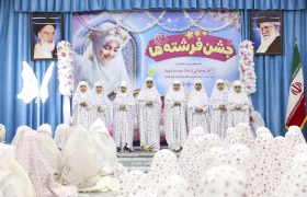 مراسم جشن تکلیف ۳۱۳ نفر از دانش آموزان یزدی در دفتر امام جمعه یزد (2)