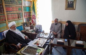 اهدای طلاهای بانوان نمازگزار جمعه یزد به جبهه مقاومت