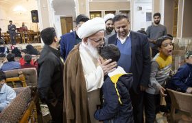 حضور آیت الله ناصری در جمع فرزندان شهدا و ایتام محله اکرمیه