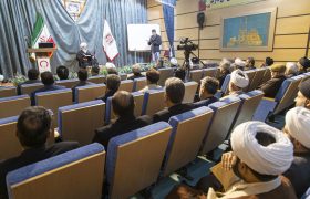جلسه تفسیر قرآن کریم آیت الله ناصری نماینده ولی فقیه و امام جمعه یزد با حضور مدیران استان