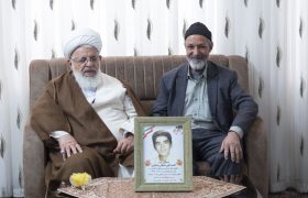 دیدار امام جمعه یزد با خانواده شهید دهقان منشادی