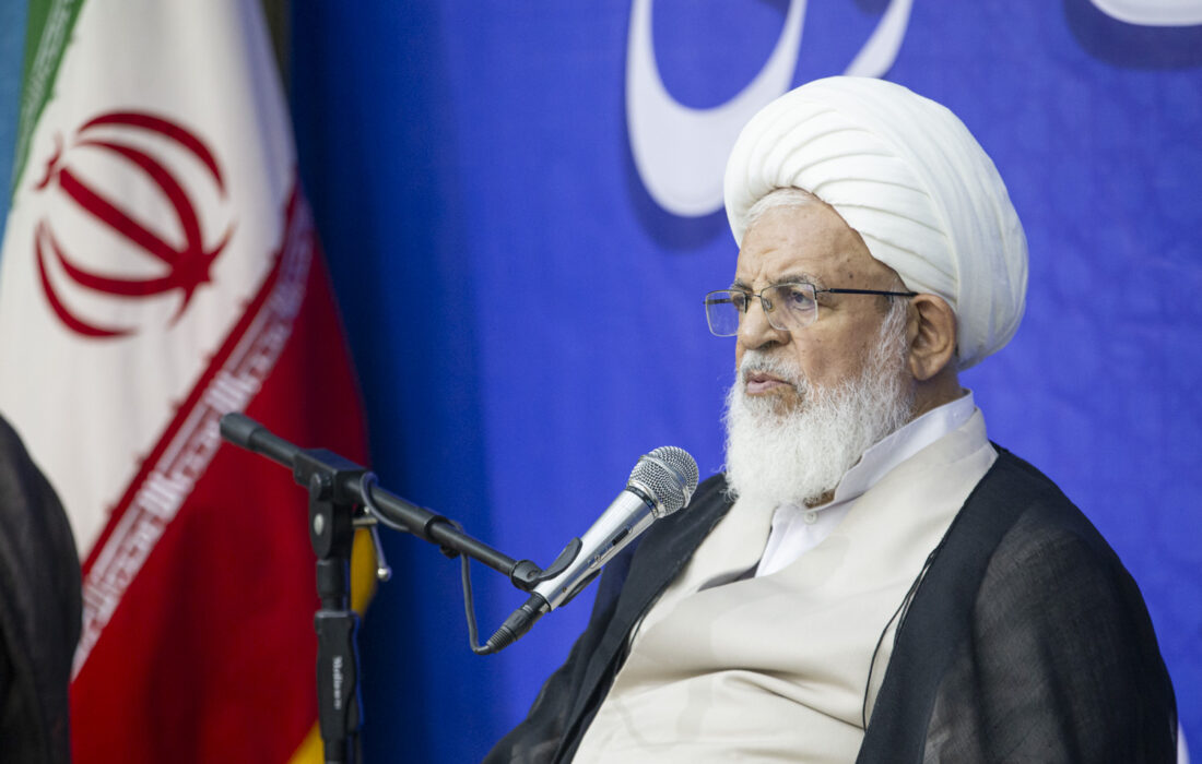 در برابر ترفندها و نفوذ دشمن باید پایدار باشیم