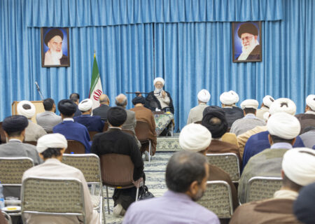 آینده کشور در گرو تربیت انسان‌هایی آگاه و باایمان است