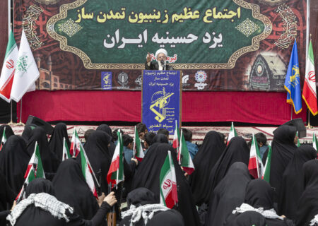 ملت ایران هرگز در برابر دشمن تسلیم نخواهد شد