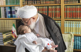 نجوای اذان و اقامه در گوش نوزاد