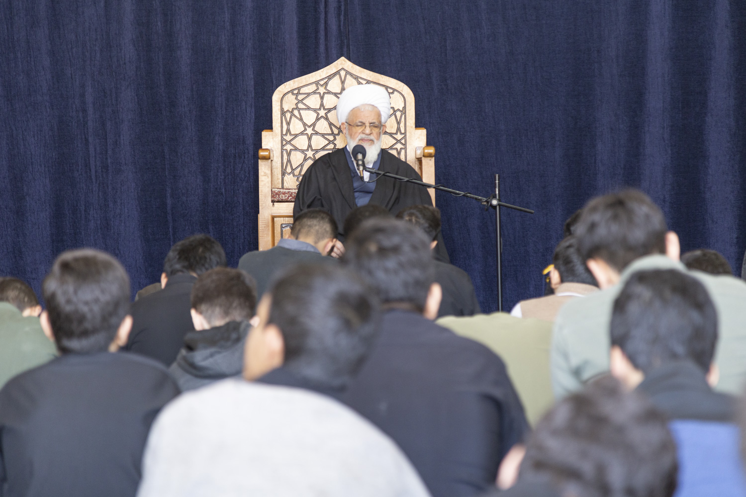 طلبگی مسئولیتی الهی برای هدایت جامعه است