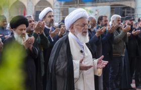 اقامه نماز عید فطر به امامت آیت الله ناصری
